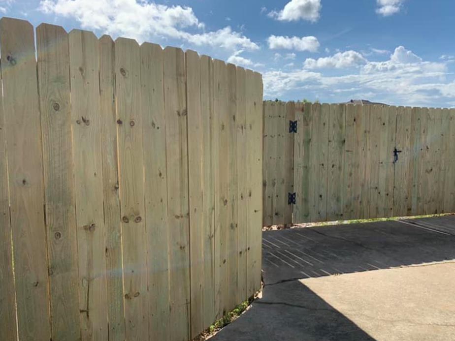Aluminum Fence, Ornamental Steel Fence,  Vinyl fence, Wood Fence and chain link fence options in the Branch, Louisiana area.