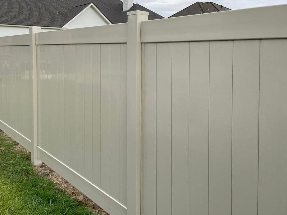 Youngsville Louisiana vinyl privacy fencing